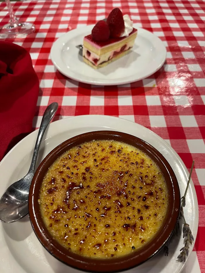 Chez Cani Café & Bistro 8