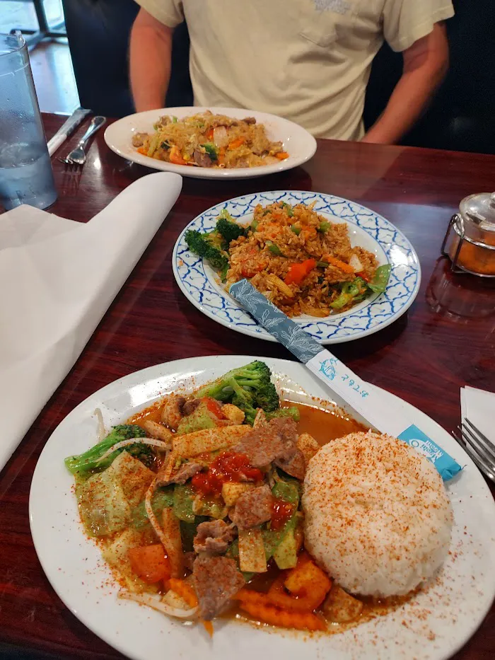 Tup Tim Thai Restaurant and Sushi Bar 10