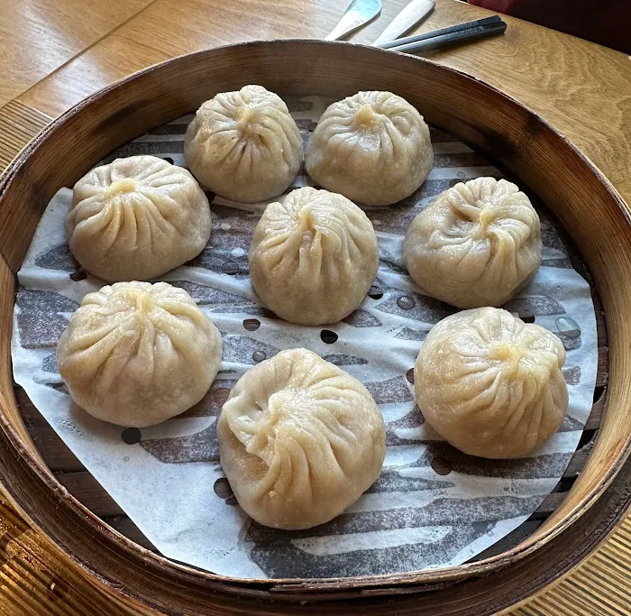 Momo Mee Asian Cuisine 6