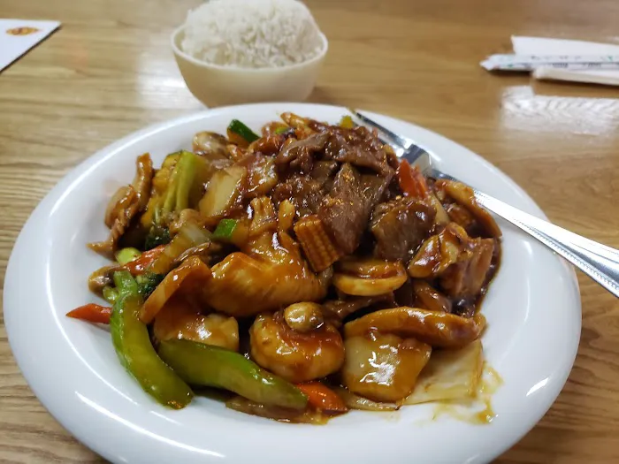 Red 8 Asian Cuisine & Sushi Bar 3