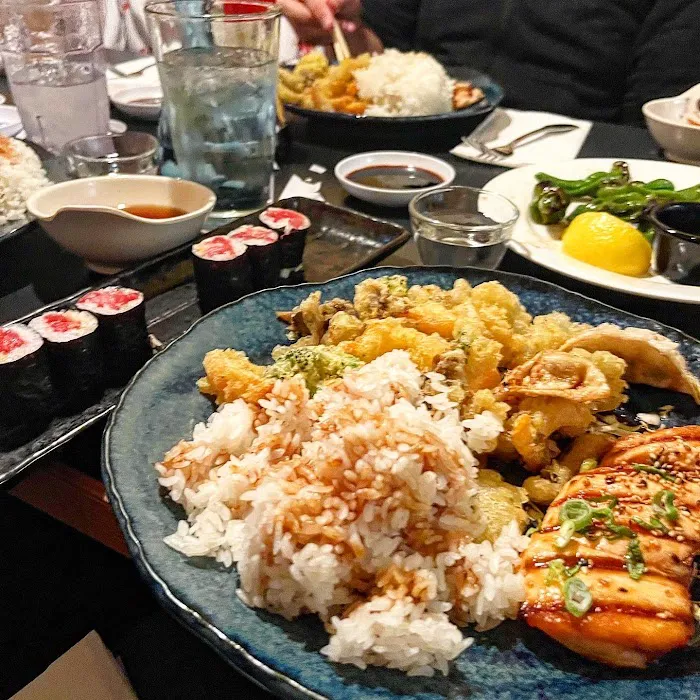 Tsunami Restaurant & Sushi Bar - Union Heights 10