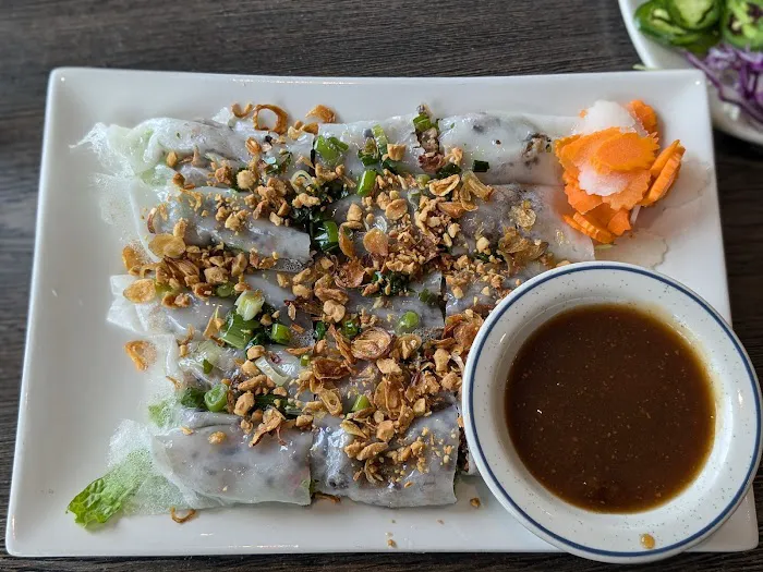 Phở Saigon Noodle House 4
