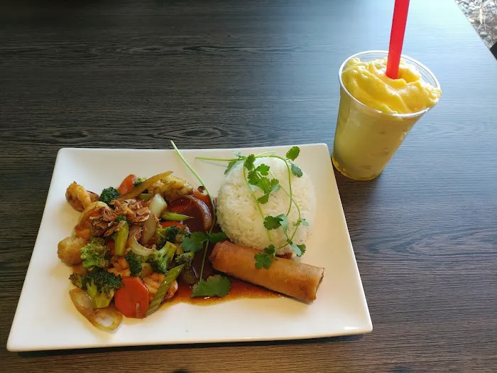 Phở Saigon Noodle House 8