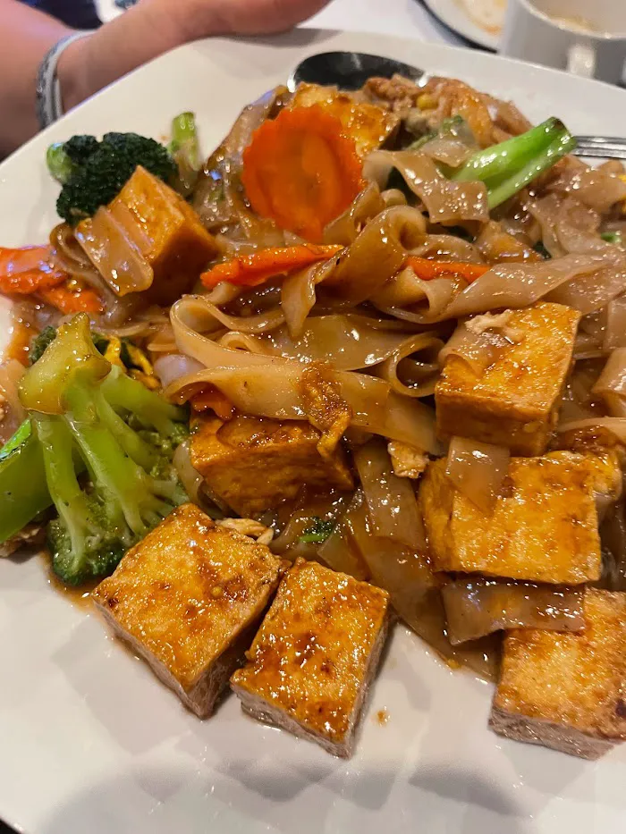 Sawatdee Thai & Sushi 1