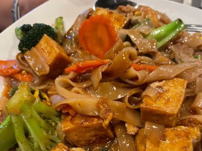 Sawatdee Thai & Sushi 0