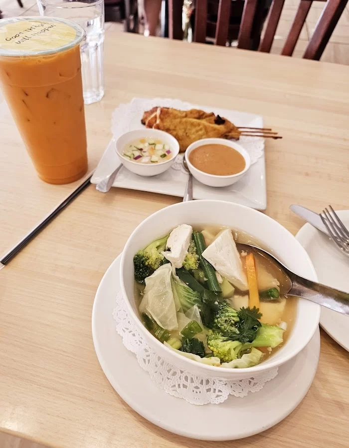 Boom Thai Restaurant 6