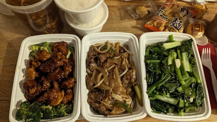 Hong Kong Noodle & Sariku Sushi 5