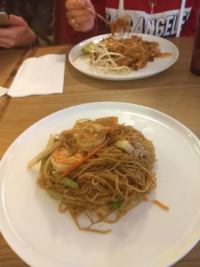 Hong Kong Noodle & Sariku Sushi 2