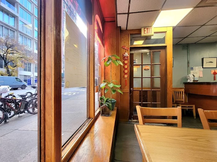 Hong Kong Noodle & Sariku Sushi 4
