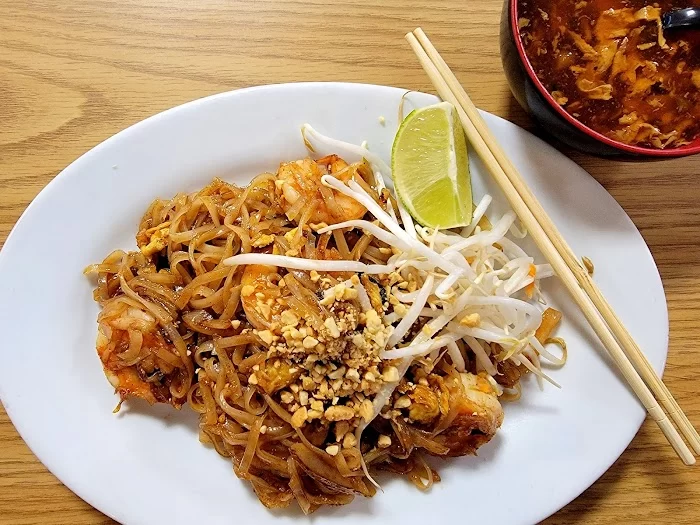 Hong Kong Noodle & Sariku Sushi 6