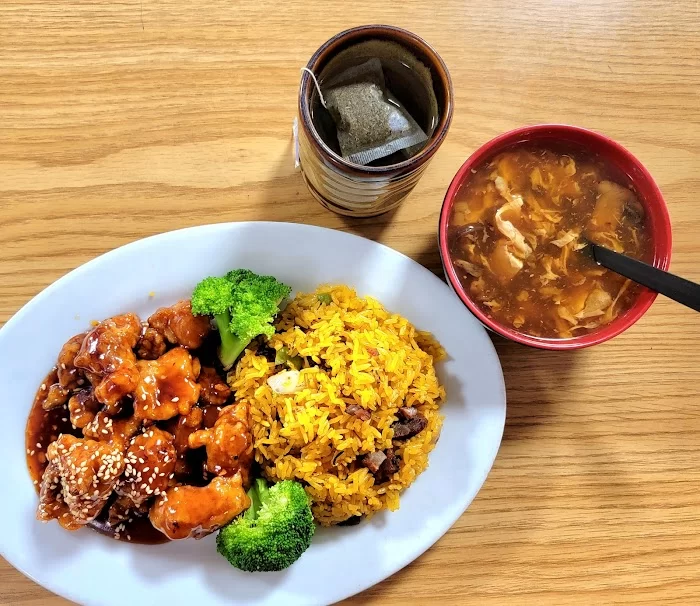 Hong Kong Noodle & Sariku Sushi 7