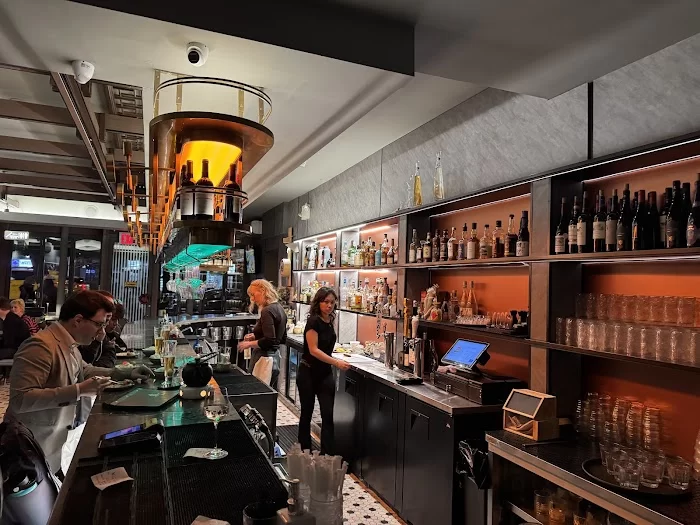Chi Restaurant & Bar 10