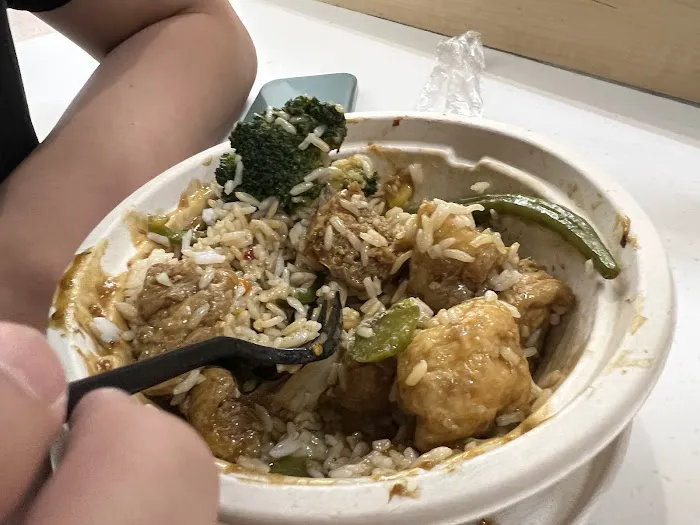 Lucy's Asian Kitchen 9