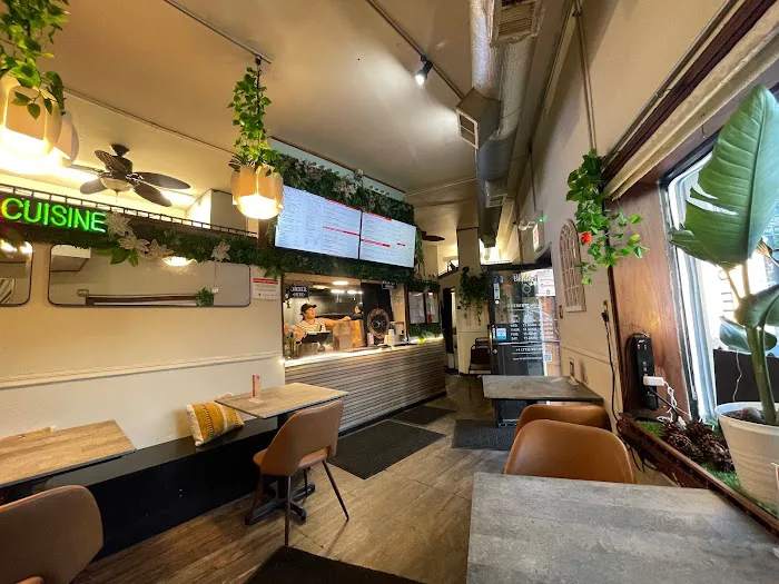 Che Thai Restaurant 10