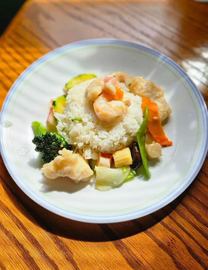 Lin's Mandarin Chinese & Asian Restaurant 4