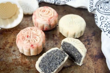 How to Make Traditional Chinese Mooncakes for a Perfect Mid-Autumn Festival