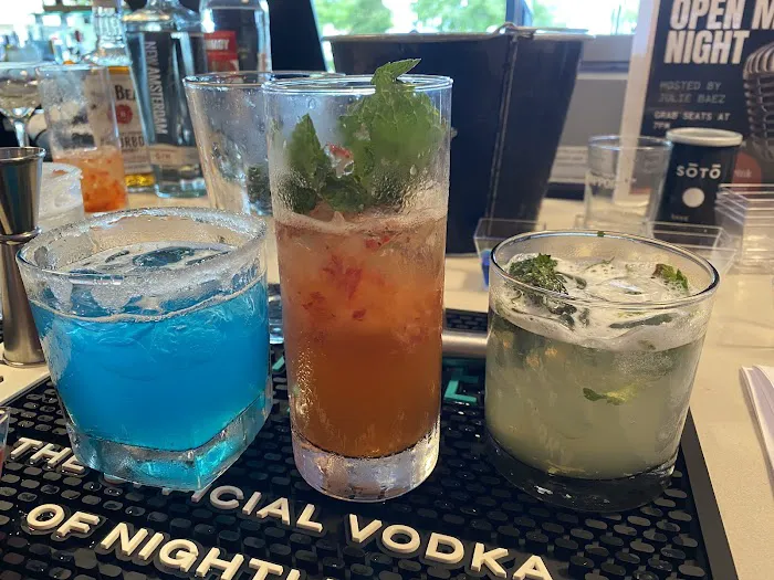 Baoshi Food Hall + Bar 4