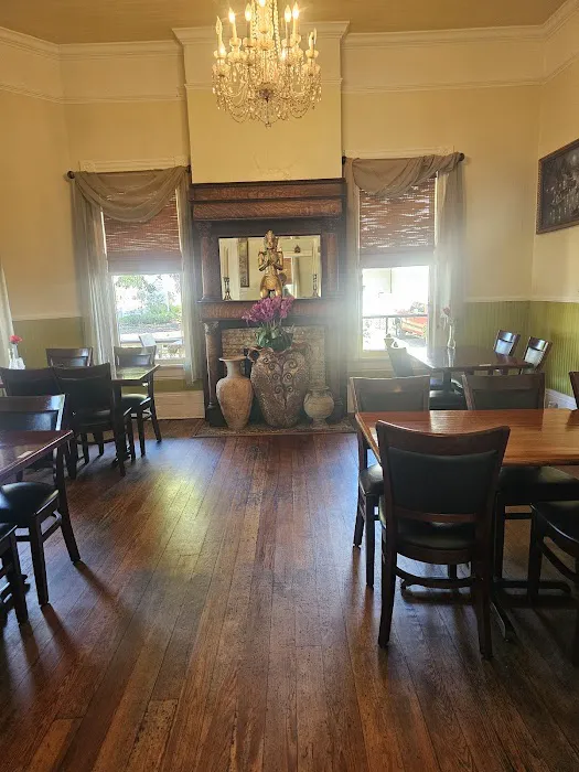 Thai Palace & Sushi Bar 10