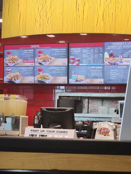 Raising Cane's Chicken Fingers 4