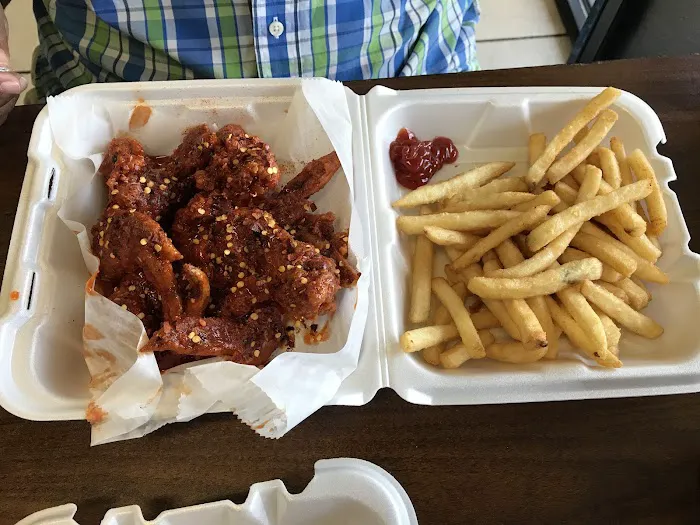 Mama's Seafood & Grill 3
