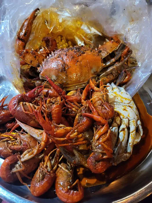 Mr. & Mrs. Crab Juicy Seafood & Bar 8