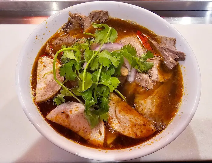 Lucky Noodle Bar 3