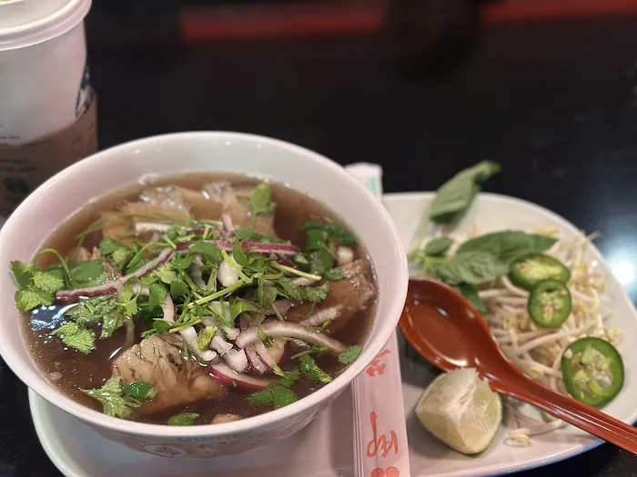 Lucky Noodle Bar 2