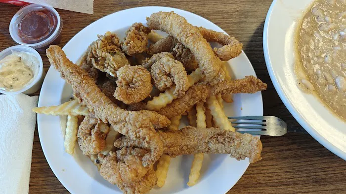 Lester's Seafood 6