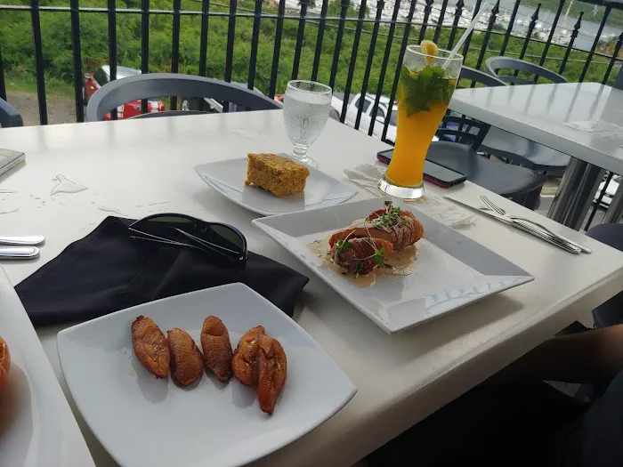 Snappers Grill & Comedy Club 4