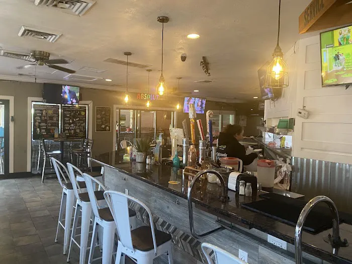 Snappers Grill & Comedy Club 3