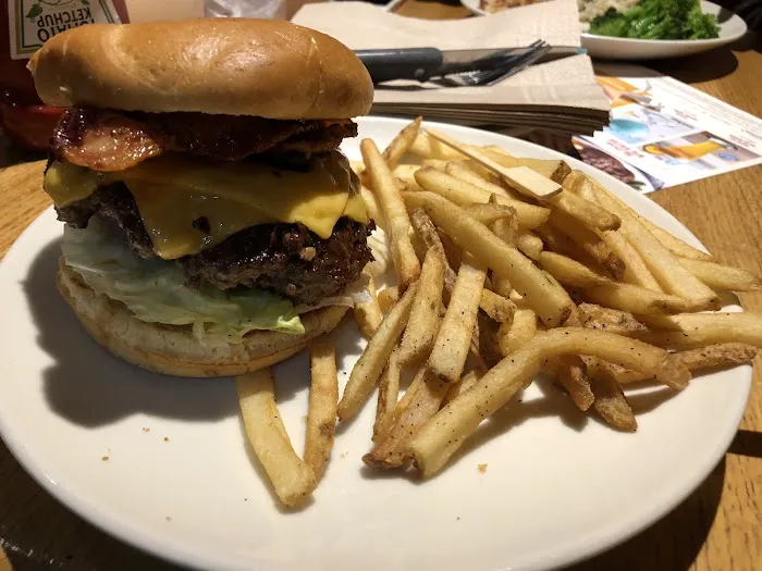 Applebee's Grill + Bar 4