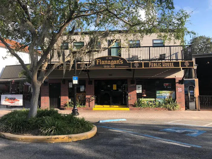 Flanagan's Irish Pub 9