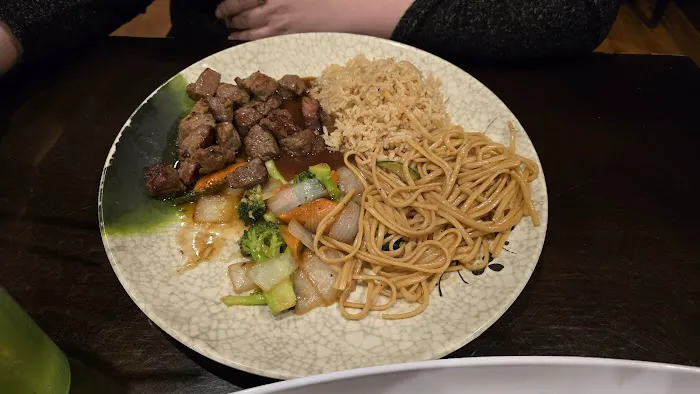 Koizi Endless Hibachi & Sushi Eatery 4