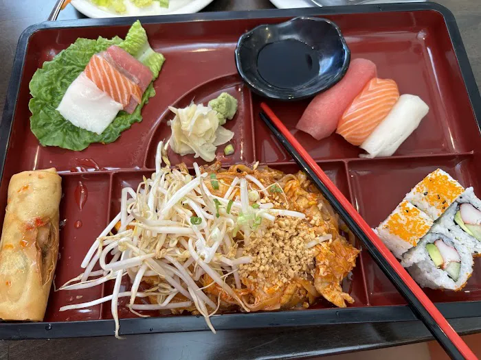 Tom Yum Thai & Sushi Restaurant 7