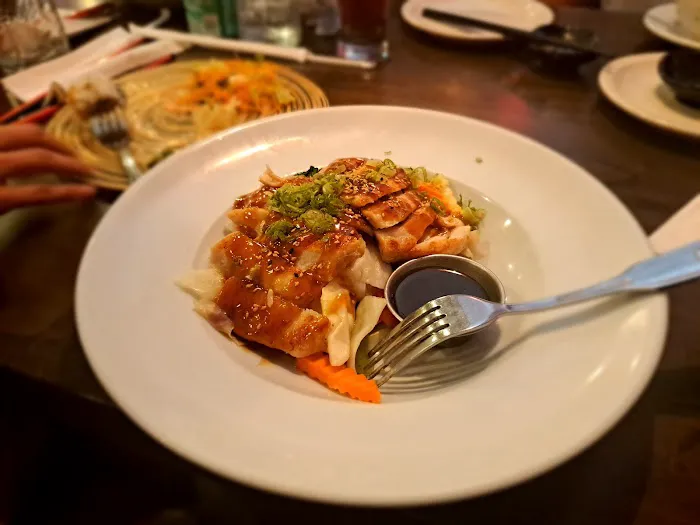 Tom Yum Thai & Sushi Restaurant 3