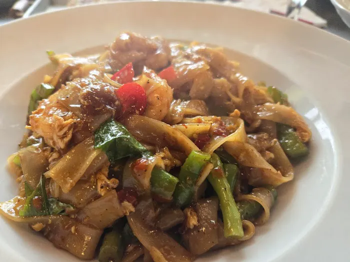Tom Yum Thai & Sushi Restaurant 6