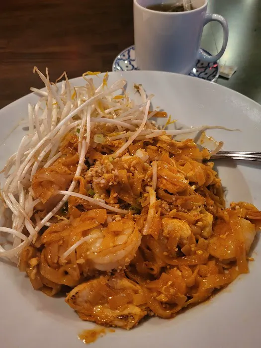 Tom Yum Thai & Sushi Restaurant 8