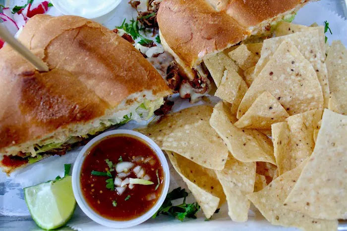 Chinelos Taqueria 7