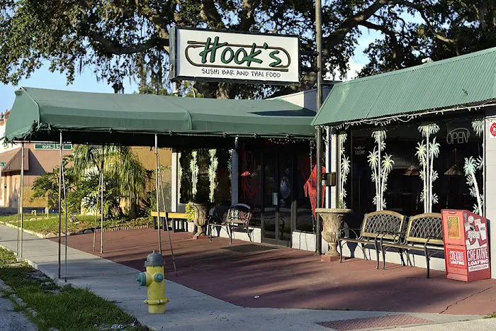 Hook's on 9th 6