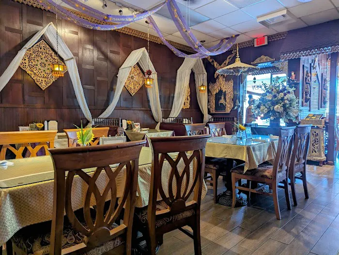 Ploy Thai 4