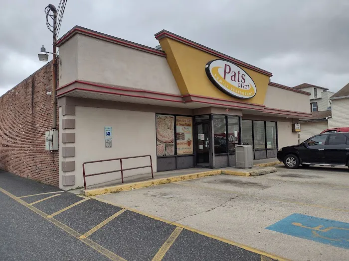 Pats Pizzeria 1