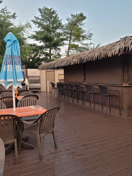 Villari's Lakeside Restaurant 9