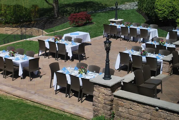 Villari's Lakeside Restaurant 2