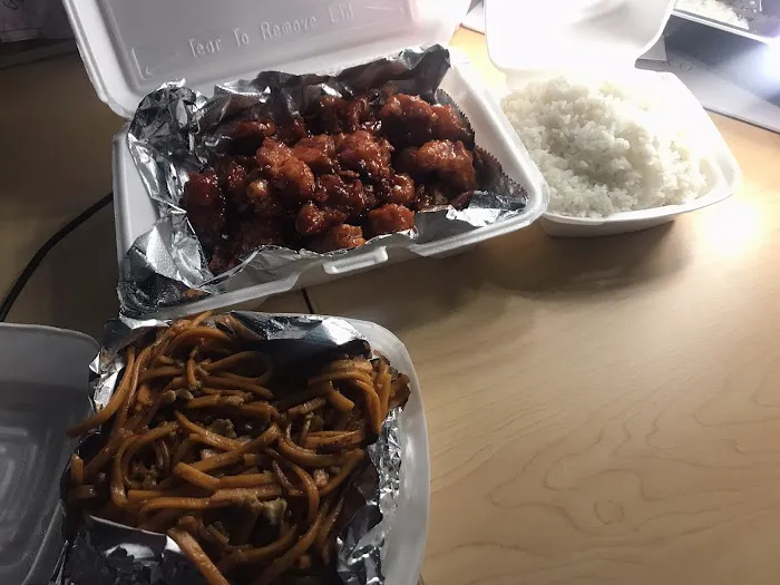 J.B Mon Thai & Asian Cuisine 8