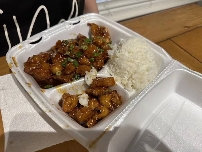 Thai Bistro & Sushi 6