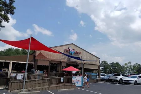 Pig Tales on Lake Lanier