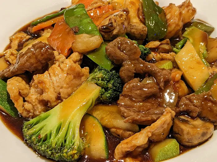 Suki Sushi & Asian Cuisine 3