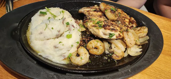Applebee's Grill + Bar 4