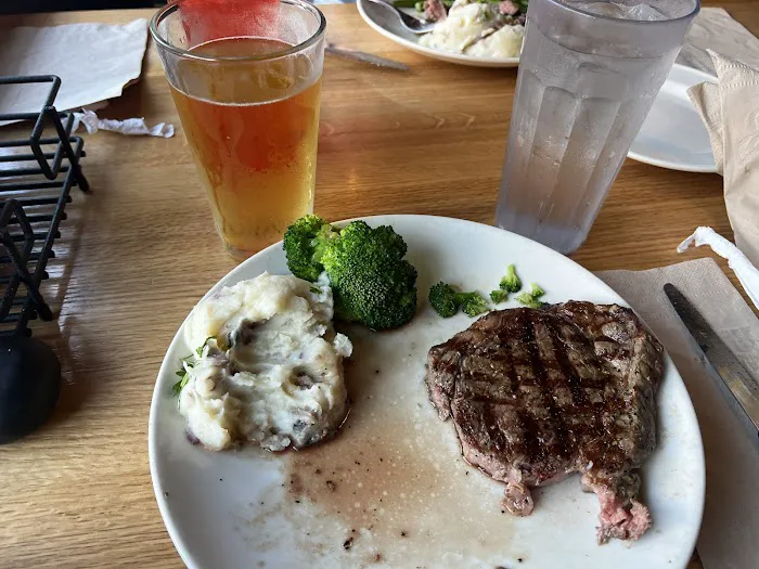 Applebee's Grill + Bar 10