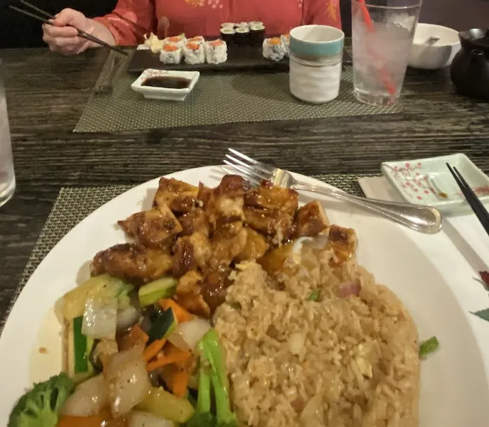 Sumo Sushi and Japanese Fusion 9
